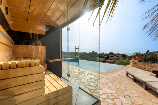 Sauna en el area de la piscina
