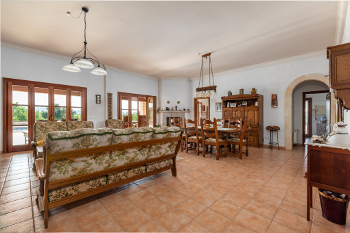Uno de dos salón y comedor