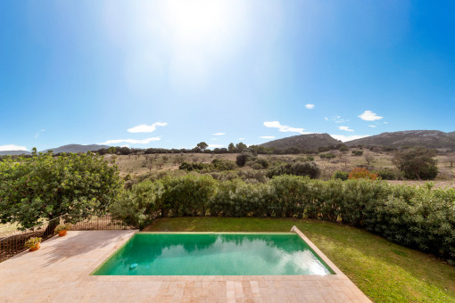 Piscina con vistas lejanas
