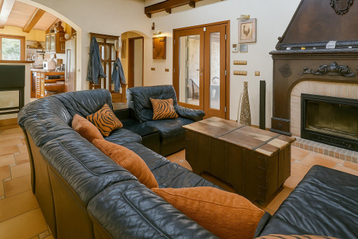 Salón con chimenea