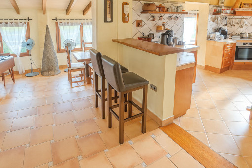 Cocina abierta y comedor