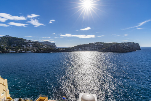 Impresionante piso con vistas al mar con acceso privado al mar y piscina en Port Andratx