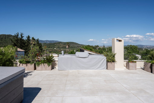 Terraza en la azotea con cocina y jacuzzi