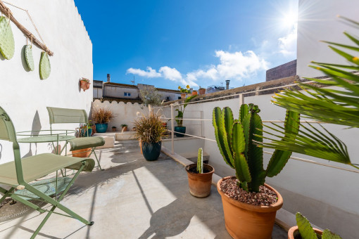 Casa de pueblo reformada con gusto, con cafetería y bonita terraza en el corazón de Felanitx 