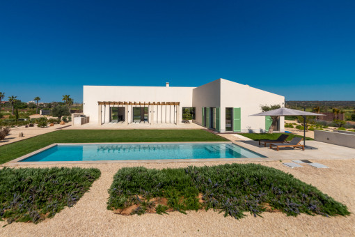 Vista frontal de la finca