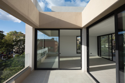 Una de las tres terrazas situadas en la planta principal