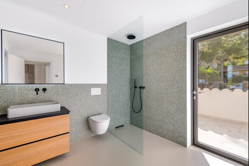 Baño con acceso a la terraza