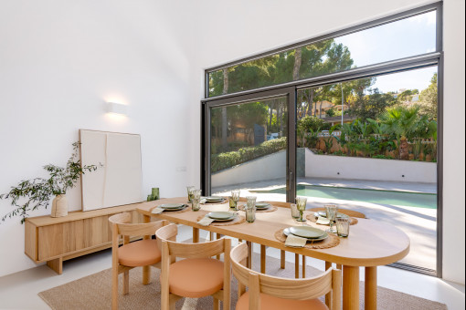 Comedor luminoso con abundante luz natural