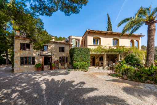 Chalet rústico con garaje, piscina y fantástica vista panorámica