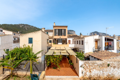 Excelente casa de pueblo con garaje y jardín en Alaró