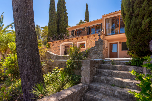 Espaciosa Villa con Piscina y Vistas Panorámicas en la Sierra de Tramuntana, Esporles