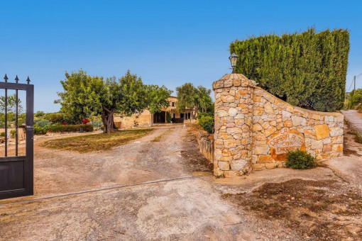 Entrada a la finca