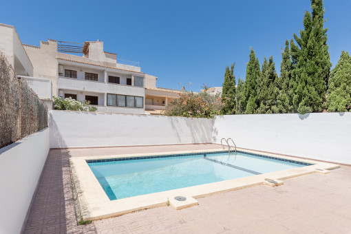 Patio con piscina