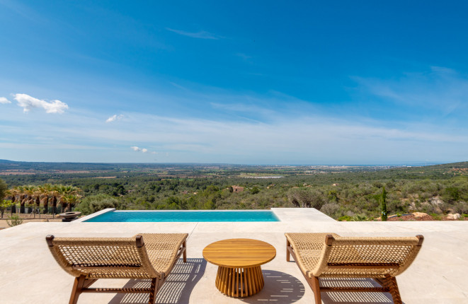 Villa minimalista de nueva construcción con impresionantes vistas a la bahía de Palma