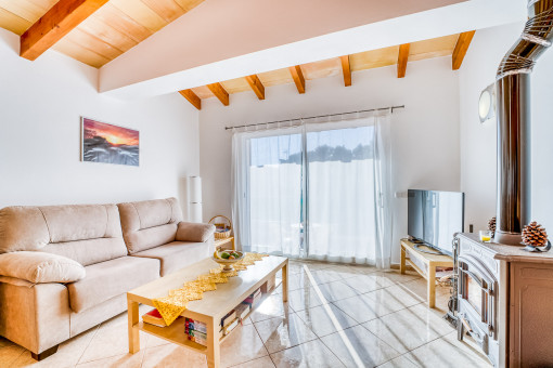 Salón con chimenea