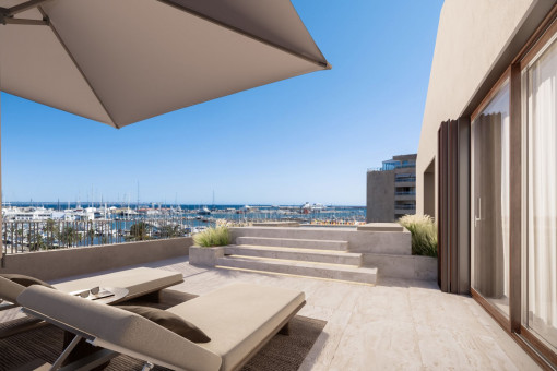 Terraza exterior con vista al puerto