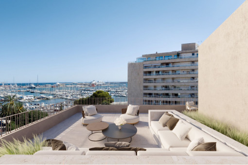 Terraza exterior con vista al puerto