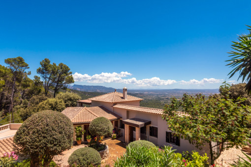 Espectacular propiedad en Esporles, con vistas panorámicas, piscina y casa de invitados