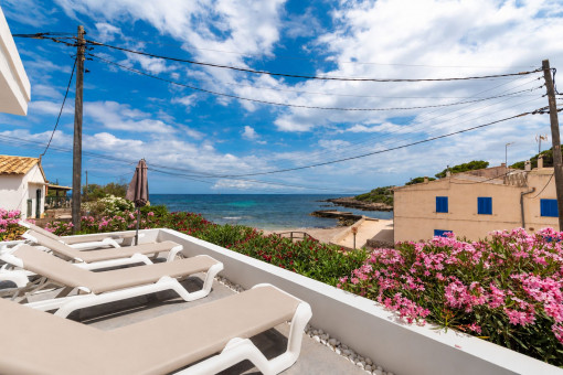 Casa moderna y luminosa junto al mar con habitación de invitados independiente
