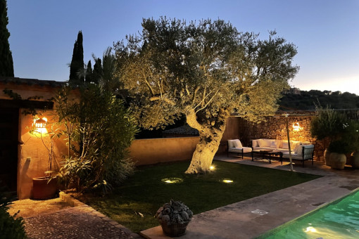 La finca de noche