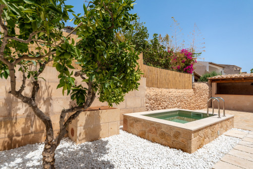 Patio con piscina