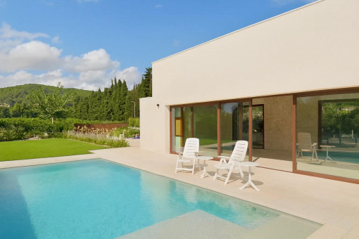 Elegante chalet de nueva construcción con piscina, jardín y privacidad en Crestatx