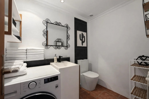 Fourth of a total of four en-suite bathrooms