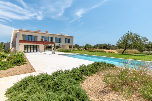 Finca con solariúm grande