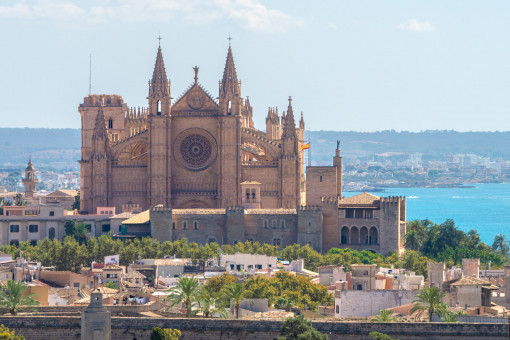Piso reformado de 2 dormitorios con terraza, en el barrio de moda de Santa Catalina