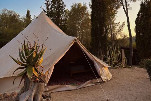 Espacio de retiro en la tienda bell tent