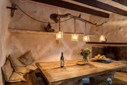 Comedor acogedor dentro de la casa