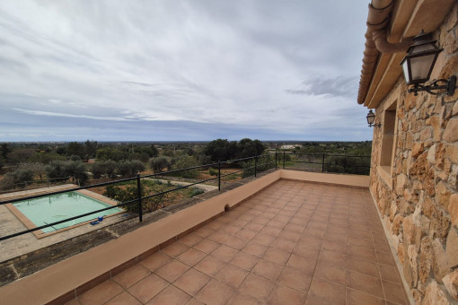 Teraza con vistas a la piscina