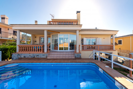 Exclusiva villa con espectaculares vistas al mar en Bahía Azul