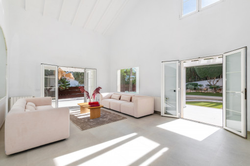 Salón con acceso al jardín
