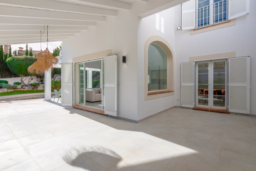 Terraza parcialmente cubierta