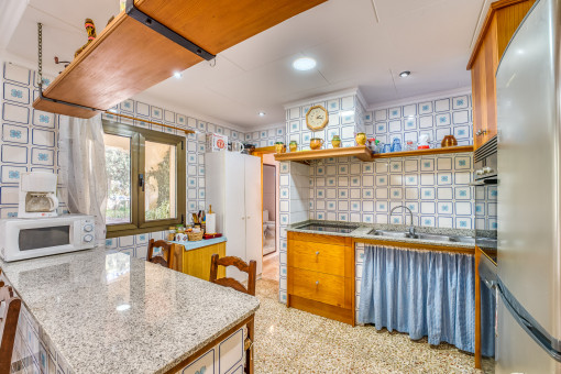 Cocina abierta completamente equipada