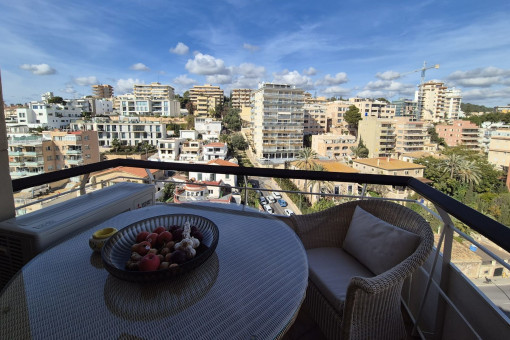 Encantador piso con vistas al mar y piscina comunitaria en Porto Pí para alquiler temporal de verano