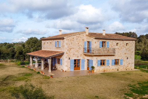Exclusiva finca de piedra natural con piscina y vistas panorámicas en Algaida