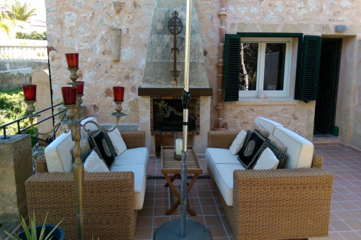 Acogedora terraza con chimenea Casa 2