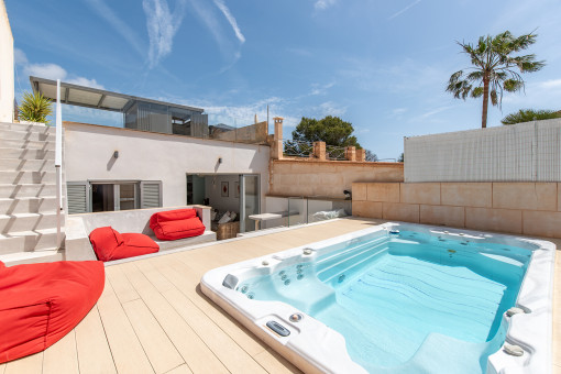 Patio grande con SPA y BBQ