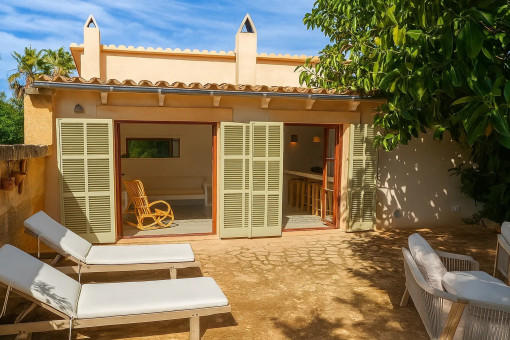 Terraza de la casa de invitados independiente