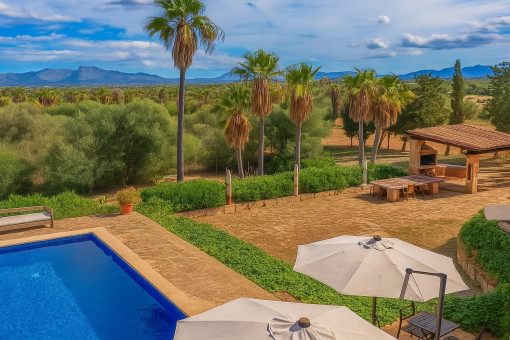 Vista sobre el jardín y el paisaje