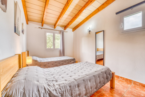 Quinto dormitorio de cinco primer piso