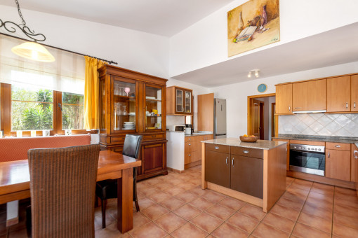 Comedor con cocina abierta