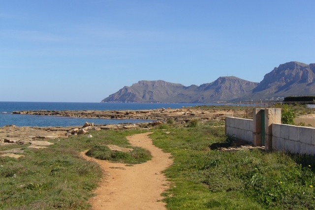 Vistas al mar del terreno en primera línea del mar