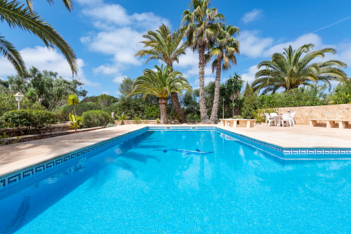 Grande piscina comunitaria