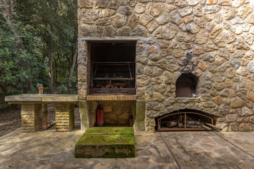 Zona de barbacoa tradicional de piedra