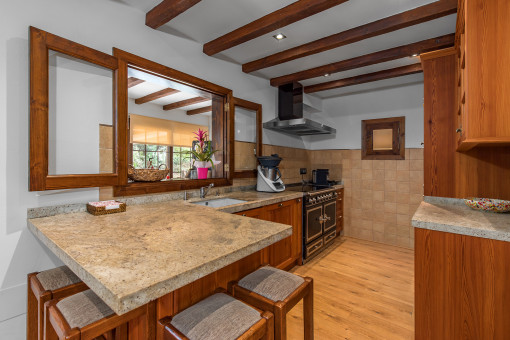 Cocina independiente con detalles en piedra