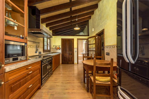 Cocina abierta con zona de comedor