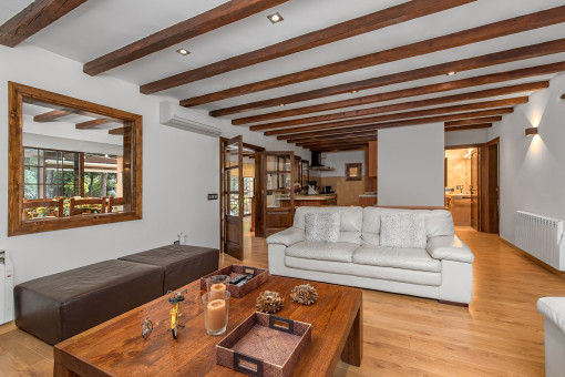 Sala de estar con acogedores sofás